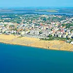 Stunning Only 100m From The Bibione