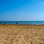 Stunning Only 100m From The Бібіоне